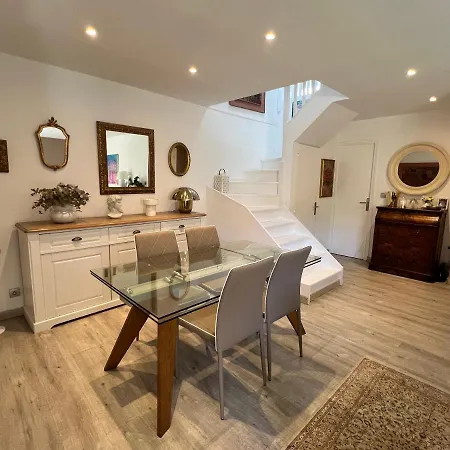 Isaia 2 Apartment